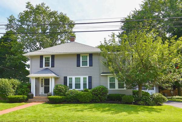 6 Saunders Terrace, Wellesley, MA 02481