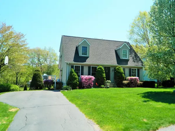 31 Rumonoski Dr, Northbridge, MA 01534