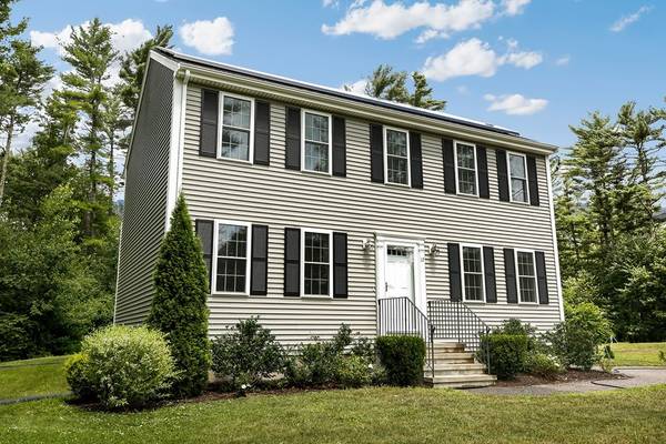 17 Rogers St, Carver, MA 02330