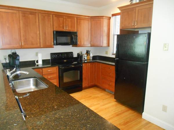 Easthampton, MA 01027,359 Main Street #4B