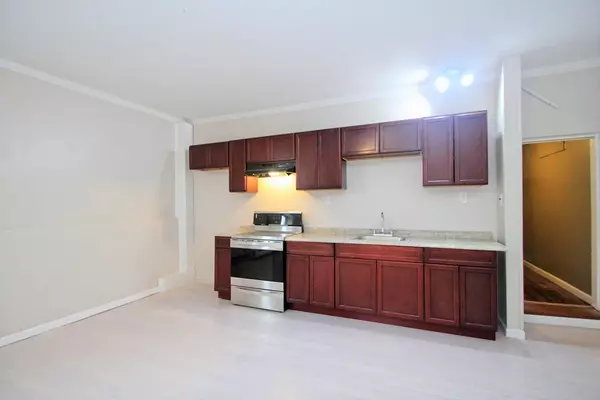 Westfield, MA 01085,32 Mechanic St