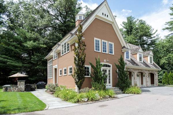 17 Pembroke Rd, Wellesley, MA 02482