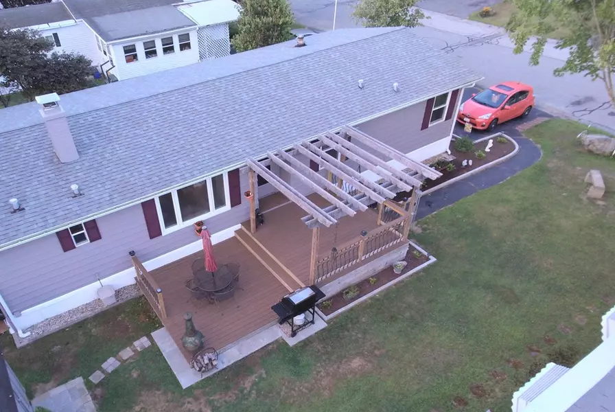 77 Acorn Dr, Taunton, MA 02780