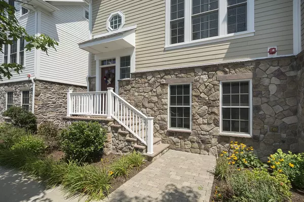 Weymouth, MA 02190,94 Parkview St