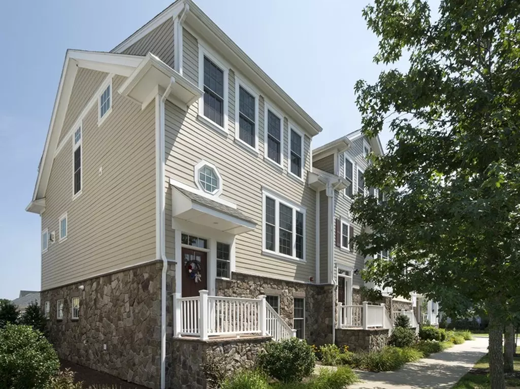 Weymouth, MA 02190,94 Parkview St