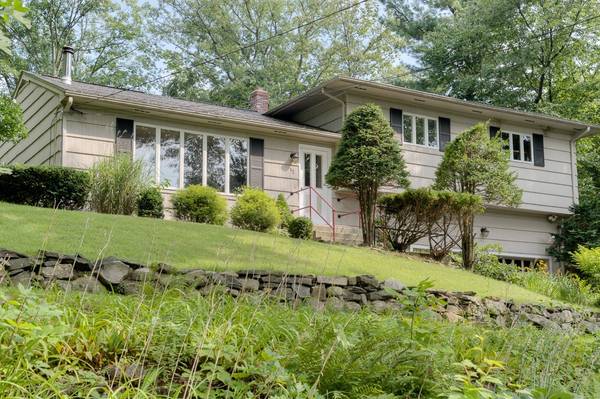 12 Lakeside Dr, Monson, MA 01057