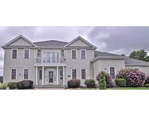 29 Old Farm Rd, Norwood, MA 02062