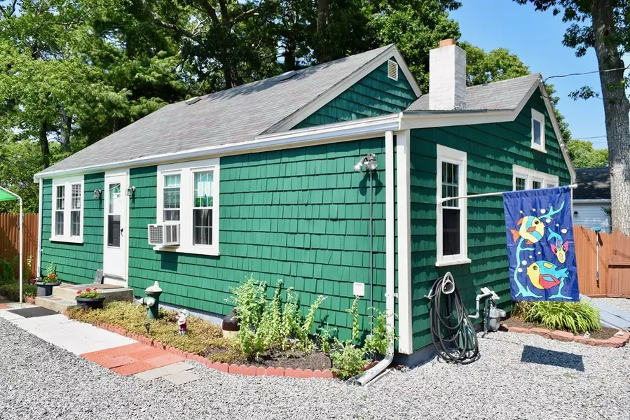 2 Pine St, Wareham, MA 02571