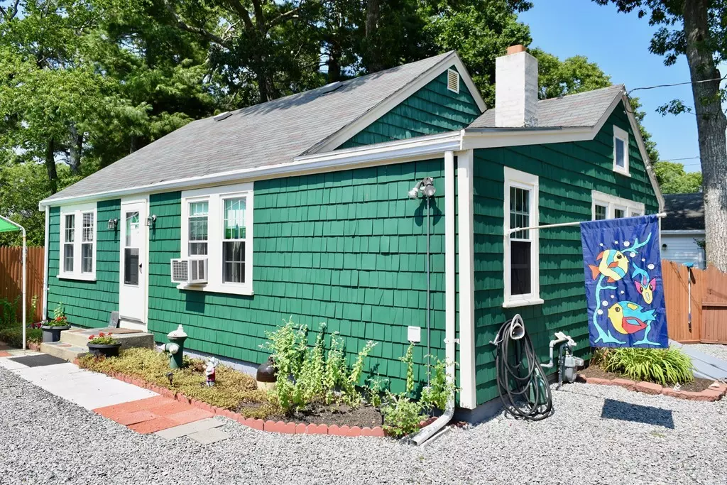 Wareham, MA 02571,2 Pine St