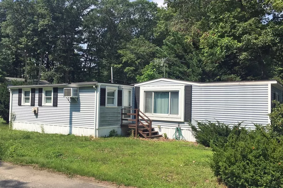 18 Holiday Road, Holbrook, MA 02343