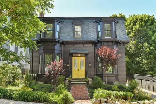 132 Thornton St, Boston, MA 02119