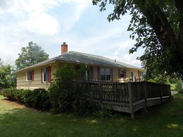 18 Mountain View St, Templeton, MA 01468