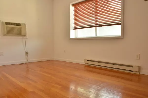 Somerville, MA 02143,70 Park St #44