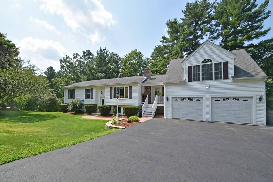 25 Brandy Ln, Uxbridge, MA 01569