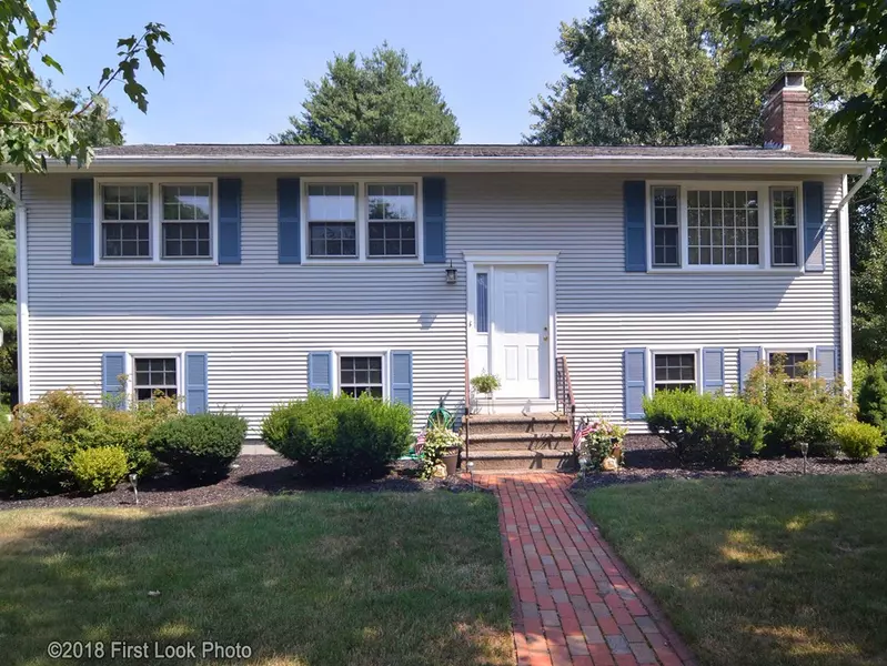 17 Pine Tree Dr, Plainville, MA 02762