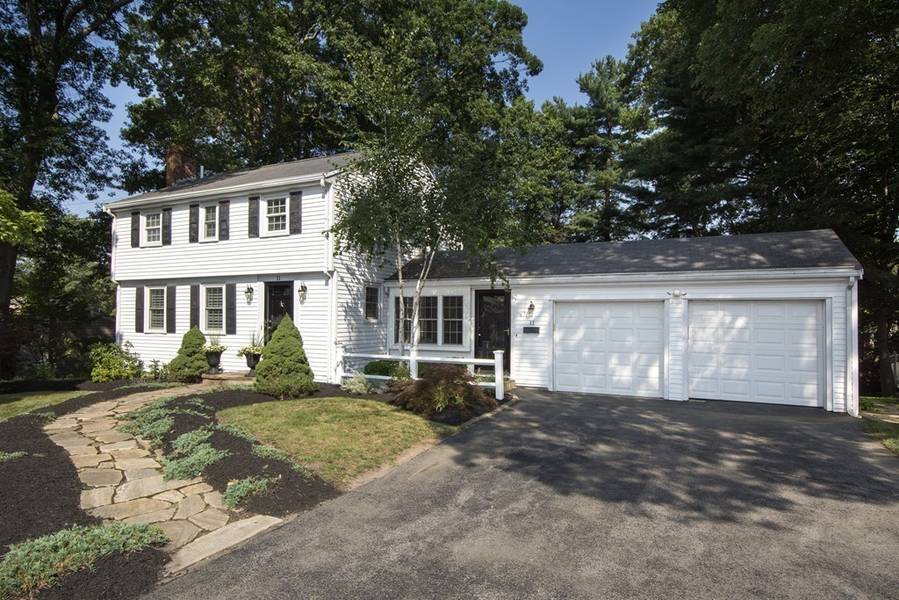 11 Colonial Road, Hingham, MA 02043