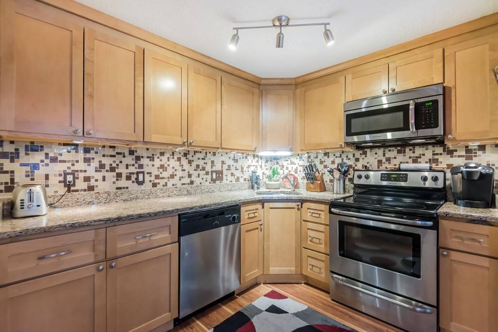 Andover, MA 01810,237 N Main St #3