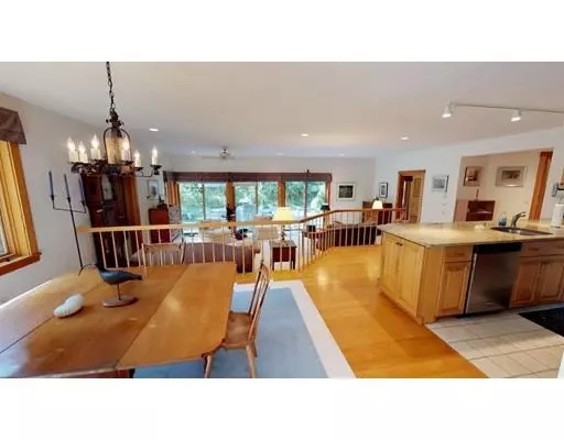 West Tisbury, MA 02568,12 S Vine Ln