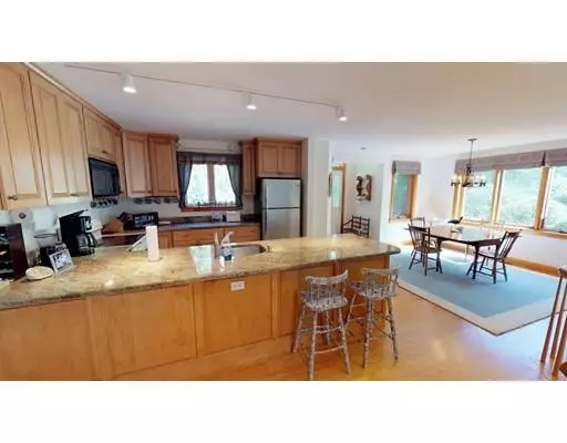 West Tisbury, MA 02568,12 S Vine Ln