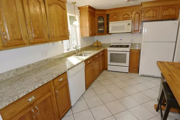 Medfield, MA 02052,5 Longmeadow Rd