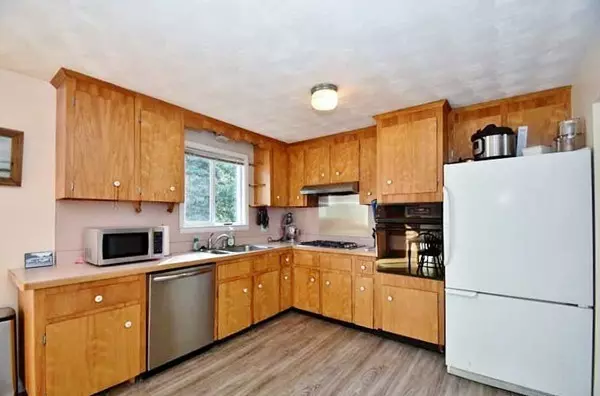 Marlborough, MA 01752,74 Robin Hood Rd