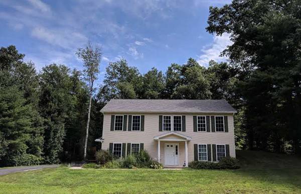 26 Hillside Meadows Dr, Southampton, MA 01073