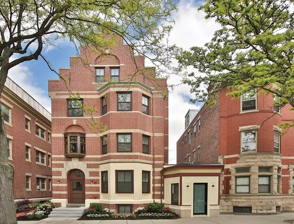 Brookline, MA 02446,373 Harvard St #PH