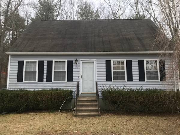 22 Hill Top Dr, Southbridge, MA 01550