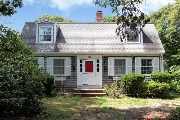 308 Menauhant Rd, Falmouth, MA 02536
