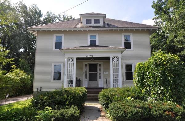 37 Fairbanks St, Fitchburg, MA 01420