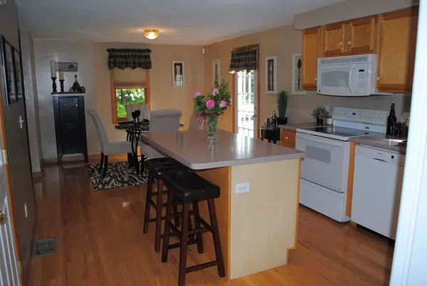 Raynham, MA 02767,143 Hill St