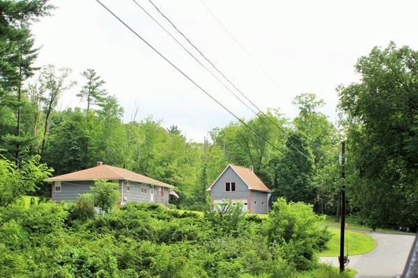 31 Plimpton Ave, Sturbridge, MA 01566