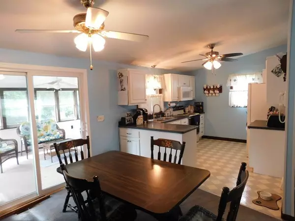 North Attleboro, MA 02760,11 Grandview Dr