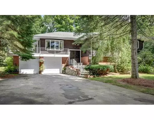 2 Wakeland Rd, Dover, MA 02030