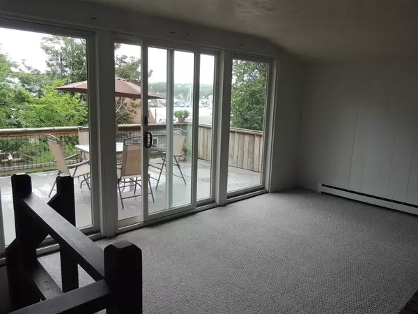 Gloucester, MA 01930,151 R E Main St