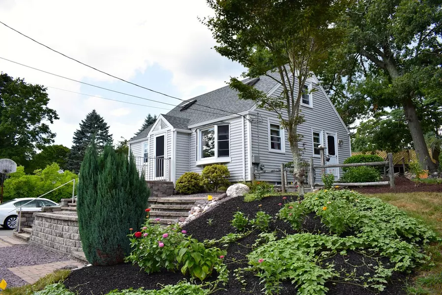 72 Taunton St, Lakeville, MA 02347