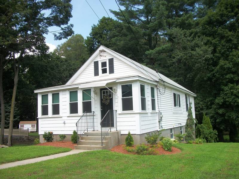 23 Priest St, Hudson, MA 01749