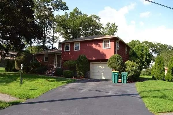 55 Harrow Rd, Norwood, MA 02062