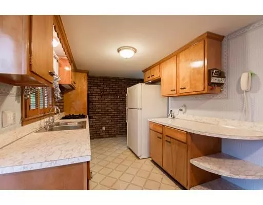 Somerset, MA 02726,659 Mohawk Rd