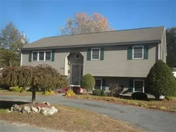 215 Sumner St W, Brockton, MA 02301