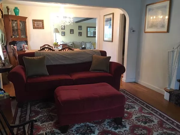 Swampscott, MA 01907,36 Bates Rd