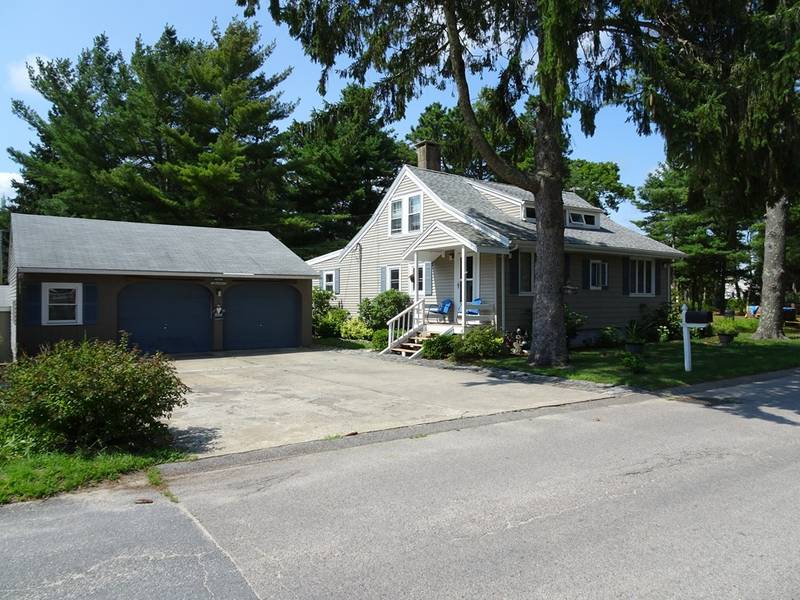 142 Choctaw Dr, Wareham, MA 02532