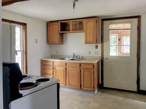 Palmer, MA 01080,61 Springfield St