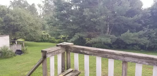 Dudley, MA 01571,22 Raymond St