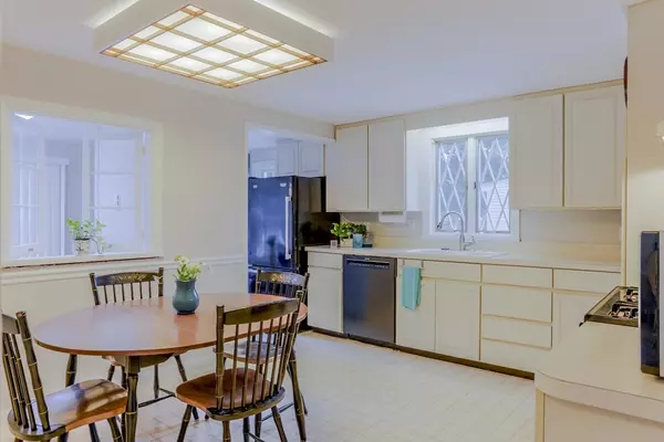 Peabody, MA 01960,27 Longview Way