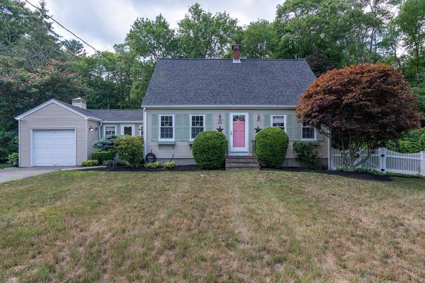 40 N Douglas St, Rockland, MA 02370