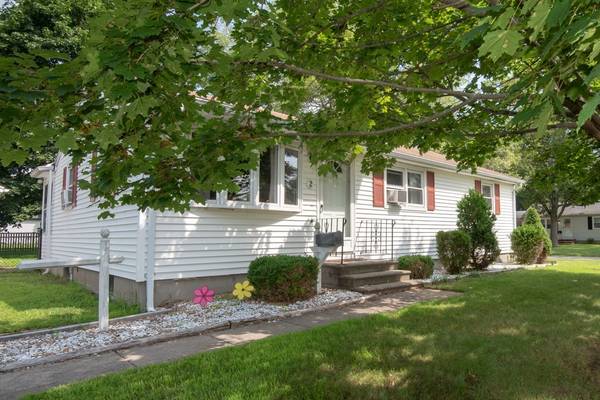 2 Vine St, Oxford, MA 01540