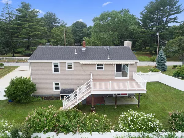 Seekonk, MA 02771,26 Raymond Dr