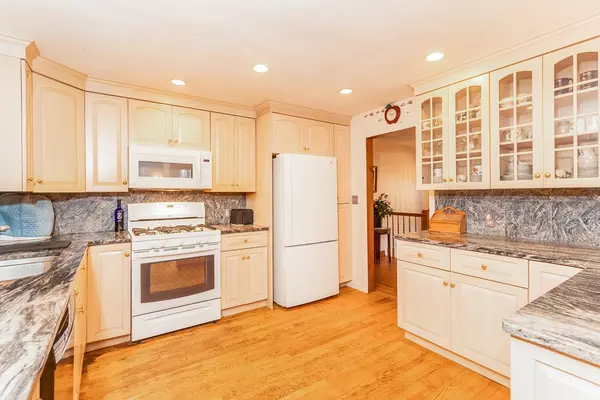 Dedham, MA 02026,5 Smith Circle