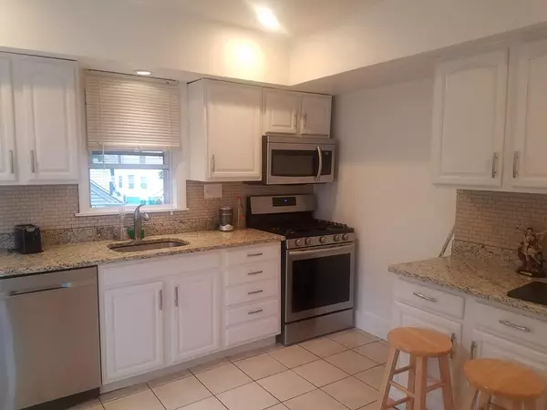 Lynn, MA 01902,27 Collins St